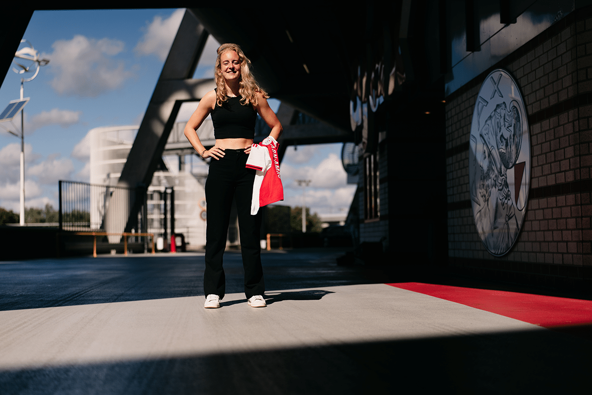 Van VV Zeewolde naar Ajax: Amber Visscher tekent bij de top!
